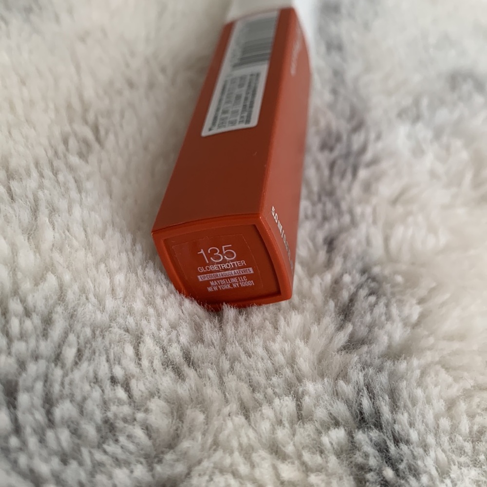 Maybelline NY Super Stay Matte Liquid Lipstick: Shade 135 Groundbreaker - Picture 4 of 6